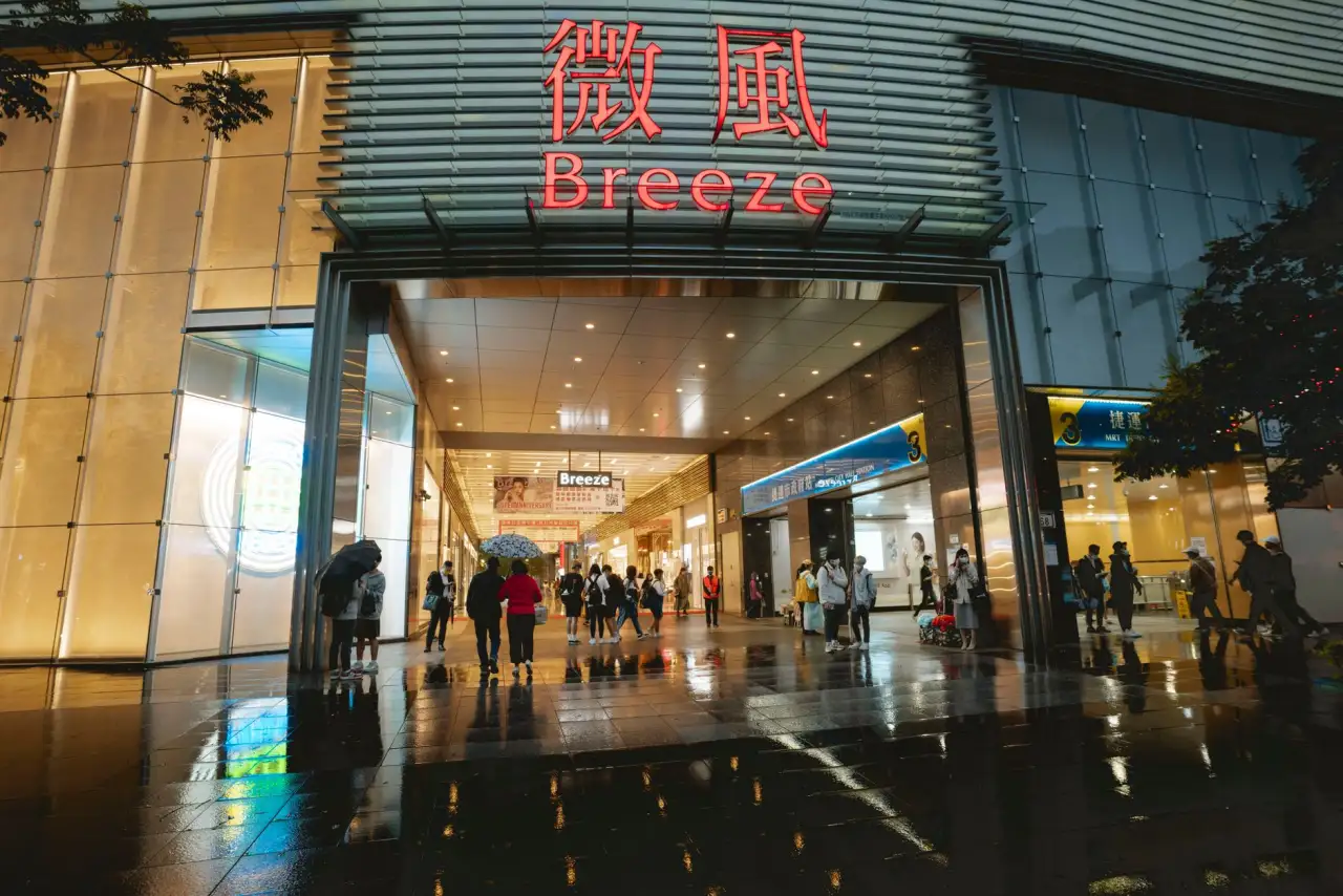 阜阳麻辣食品厂家雪伟食品：方便食品与辣条产品线核心特点及适用场景介绍